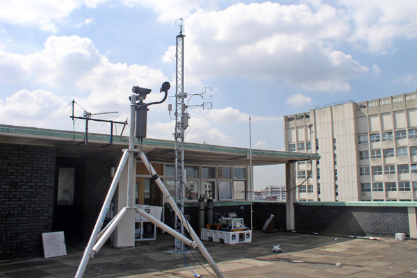 Equipment on the roof of the Pariser Building
