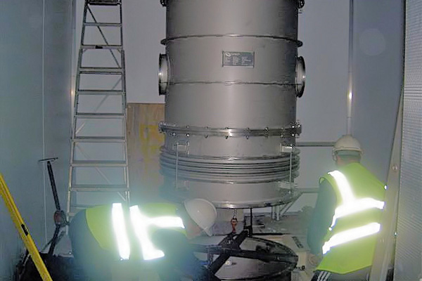 Installation of part of the new cloud chamber facility during construction of the centre's new labs in the Simon Engineering Building.